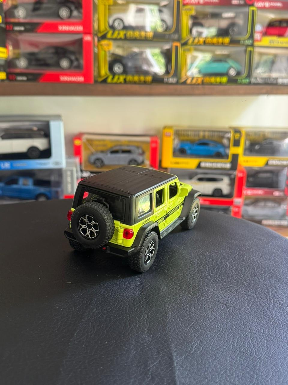 Diecast Model Car 1:32 Jeep Rubicon with Sound and Light Pullback Off-road Decorate Ornament Doors Open Metal Car Model Toys