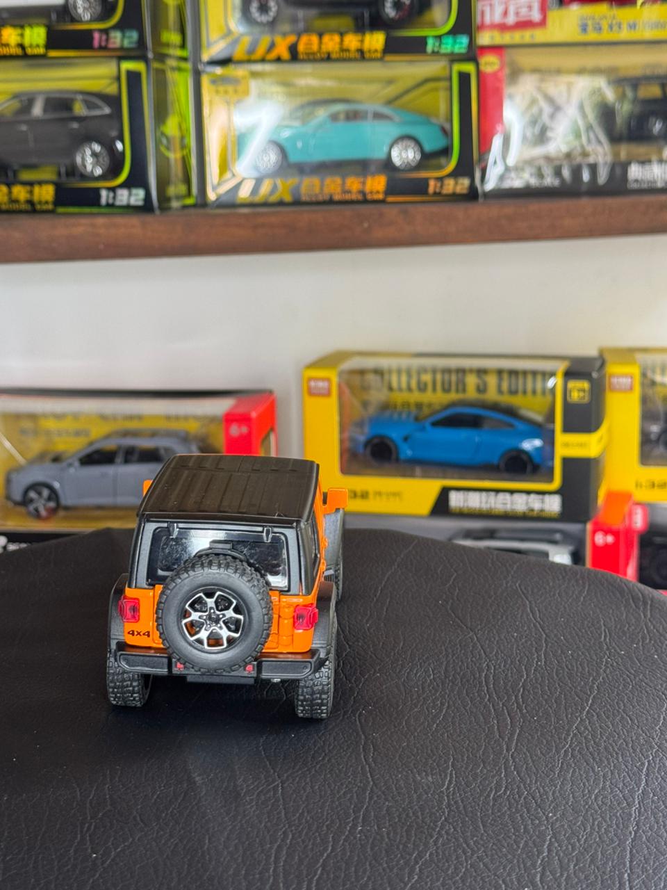 Diecast Model Car 1:32 Jeep Rubicon with Sound and Light Pullback Off-road Decorate Ornament Doors Open Metal Car Model Toys