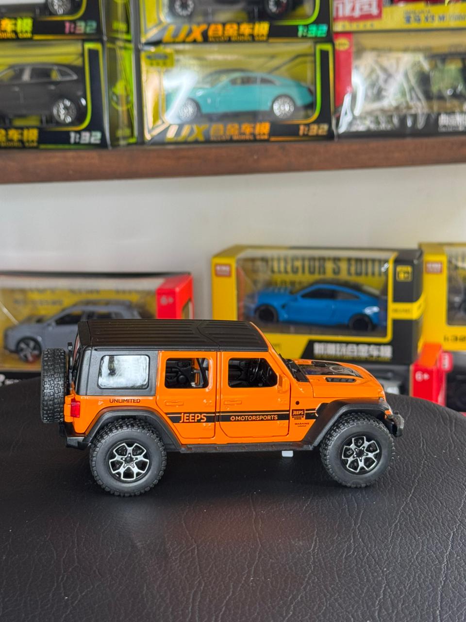 Diecast Model Car 1:32 Jeep Rubicon with Sound and Light Pullback Off-road Decorate Ornament Doors Open Metal Car Model Toys