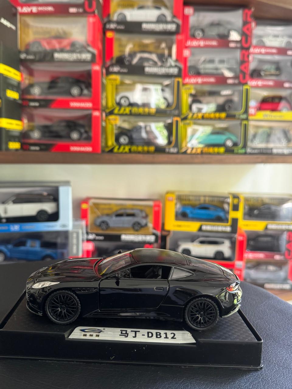 Diecast Model Car 1:32 ASTON MARTIN DB12 Alloy Car with Sound and Light Pullback Decorate Ornament Doors Open Metal Car Model Toys