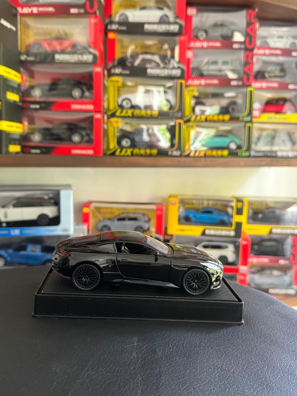 Diecast Model Car 1:32 ASTON MARTIN DB12 Alloy Car with Sound and Light Pullback Decorate Ornament Doors Open Metal Car Model Toys
