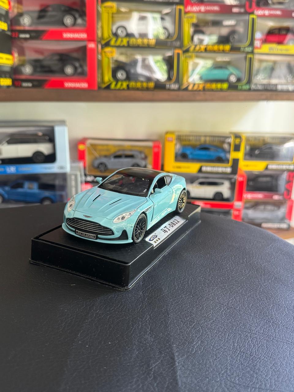 Diecast Model Car 1:32 ASTON MARTIN DB12 Alloy Car with Sound and Light Pullback Decorate Ornament Doors Open Metal Car Model Toys