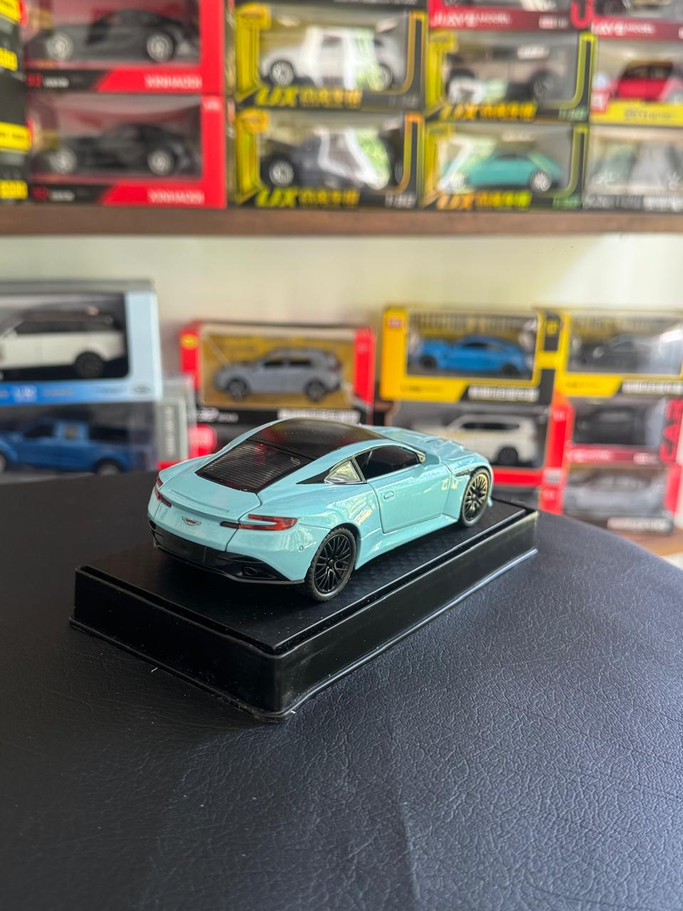 Diecast Model Car 1:32 ASTON MARTIN DB12 Alloy Car with Sound and Light Pullback Decorate Ornament Doors Open Metal Car Model Toys