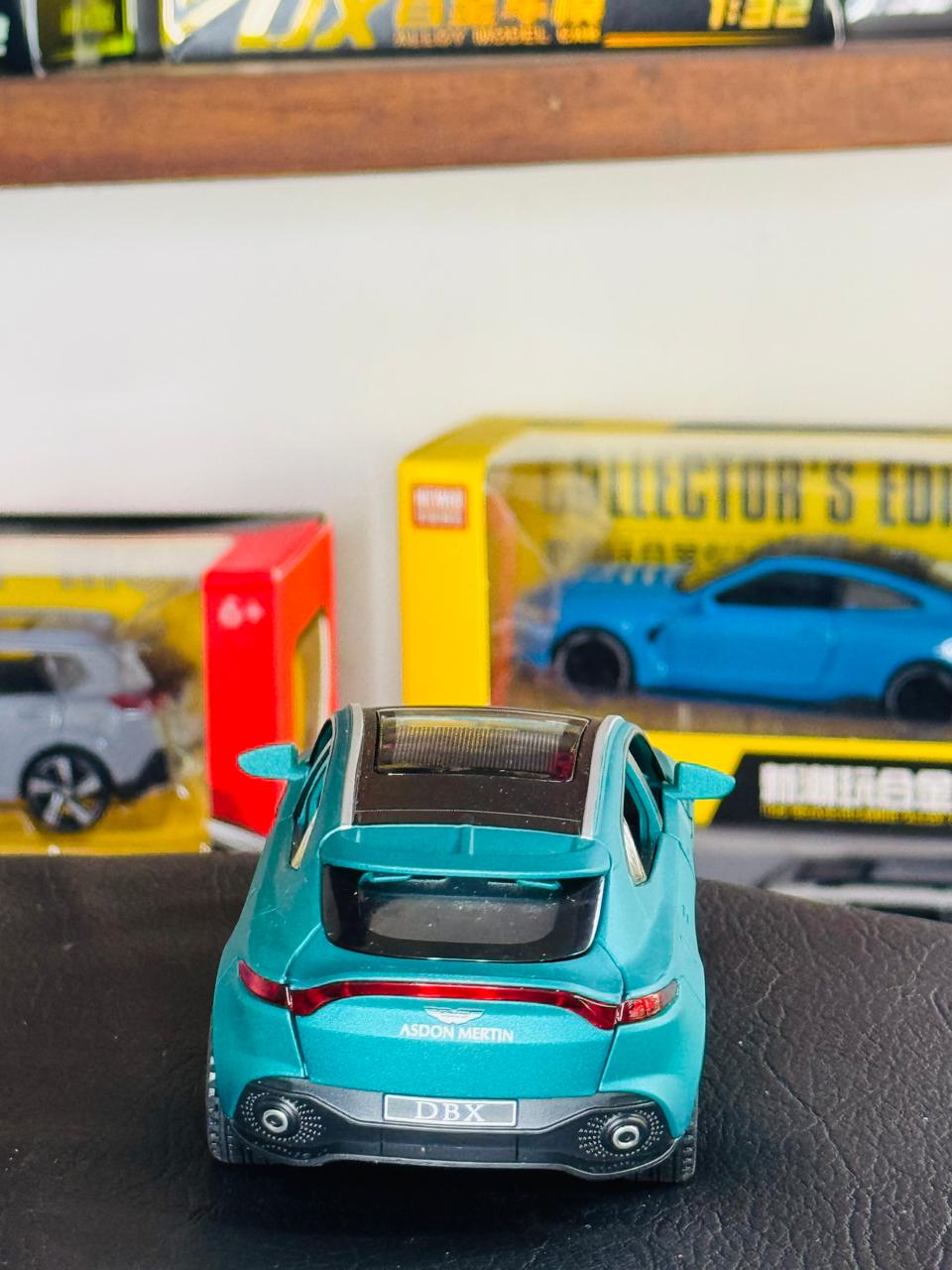 Diecast Model Car 1:32  ASTON MARTIN DBX Alloy Car with Sound and Light Pullback Decorate Ornament Doors Open Metal Car Model Toys