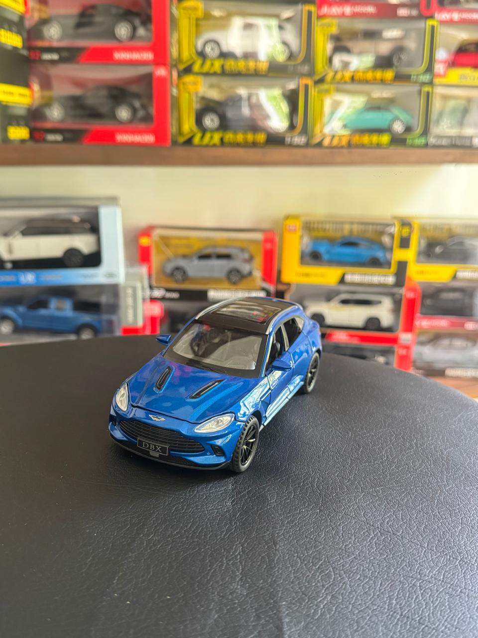Diecast Model Car 1:32  ASTON MARTIN DBX Alloy Car with Sound and Light Pullback Decorate Ornament Doors Open Metal Car Model Toys