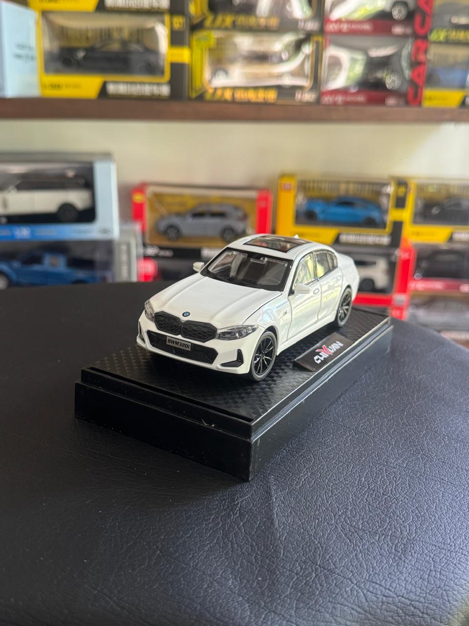 Diecast Model Car 1:32 BMW 320i Alloy Car with Sound and Light Pullback Decorate Ornament Doors Open Metal Car Model Toys
