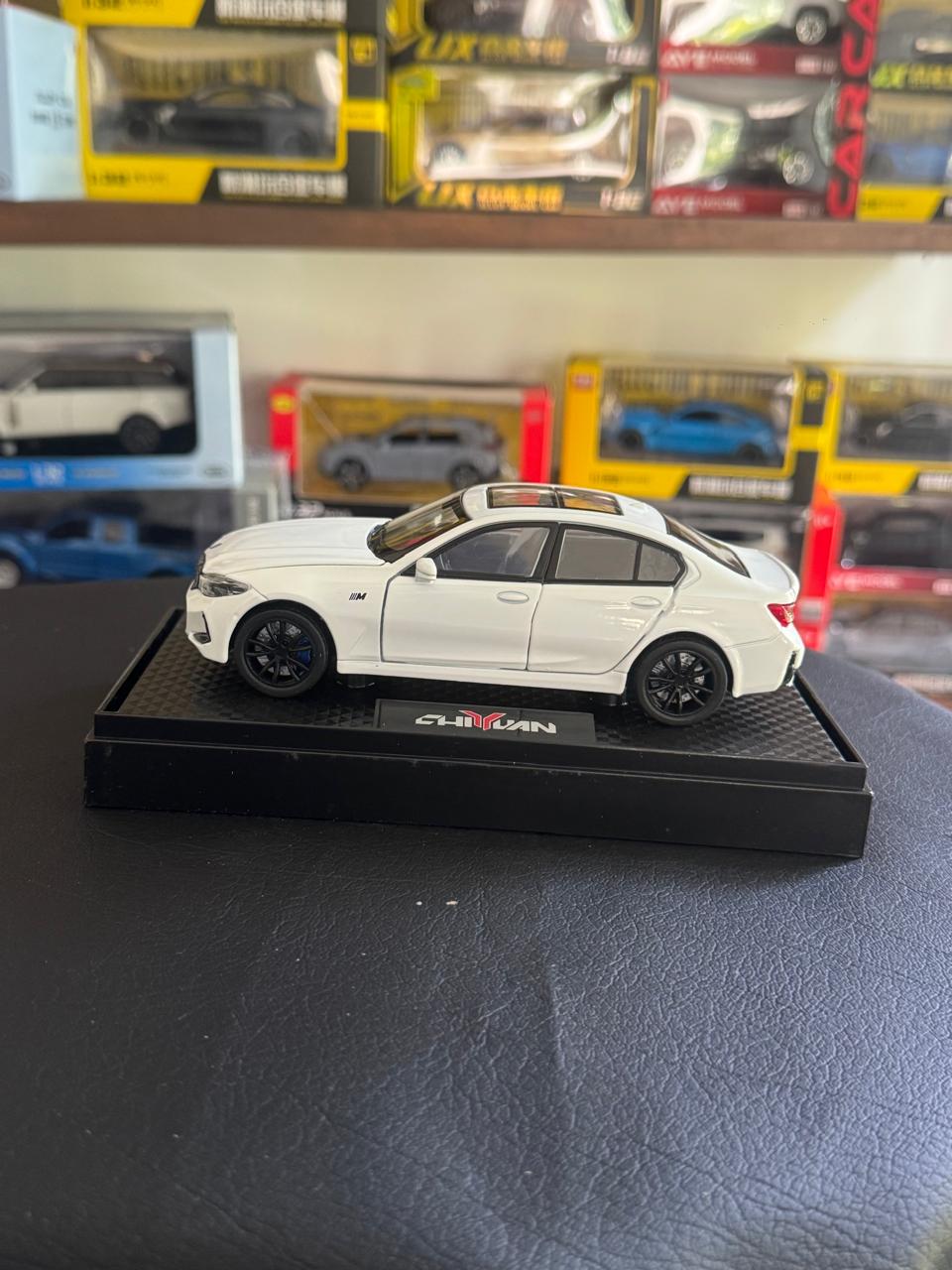 Diecast Model Car 1:32 BMW 320i Alloy Car with Sound and Light Pullback Decorate Ornament Doors Open Metal Car Model Toys