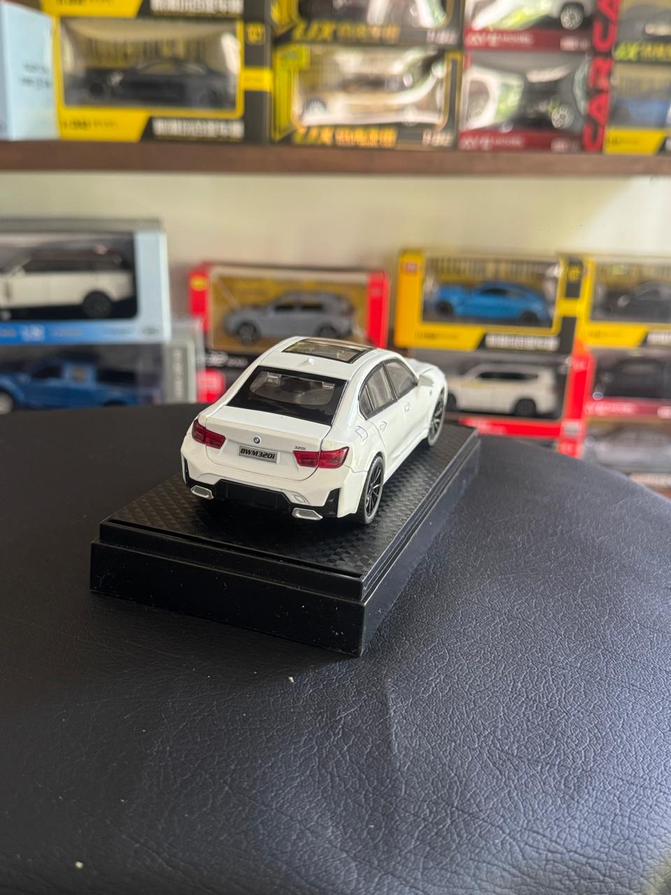 Diecast Model Car 1:32 BMW 320i Alloy Car with Sound and Light Pullback Decorate Ornament Doors Open Metal Car Model Toys