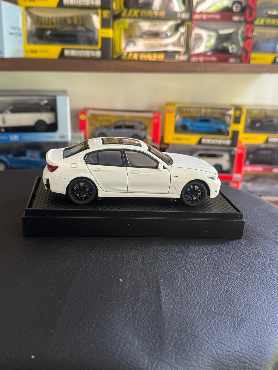 Diecast Model Car 1:32 BMW 320i Alloy Car with Sound and Light Pullback Decorate Ornament Doors Open Metal Car Model Toys