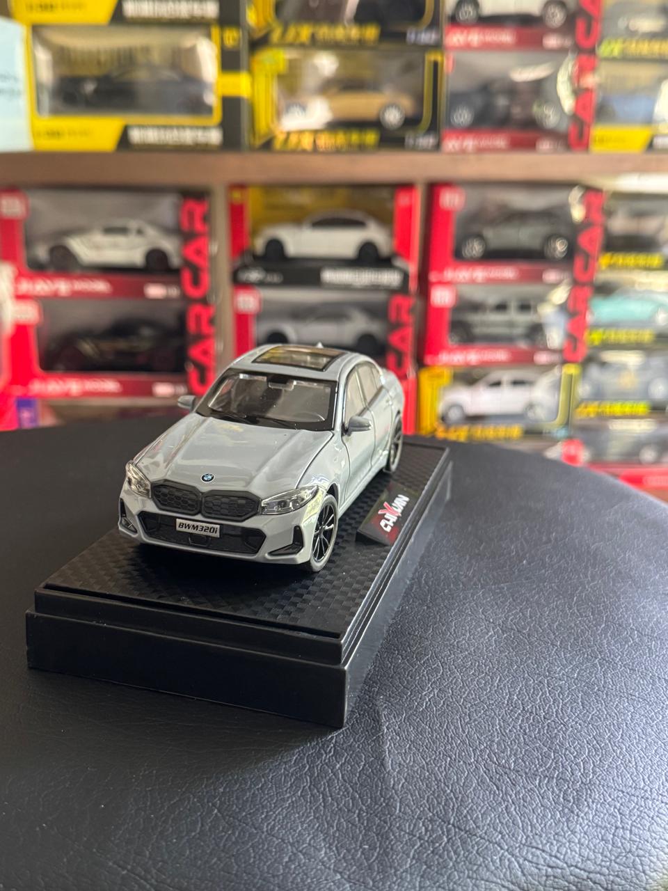 Diecast Model Car 1:32 BMW 320i Alloy Car with Sound and Light Pullback Decorate Ornament Doors Open Metal Car Model Toys