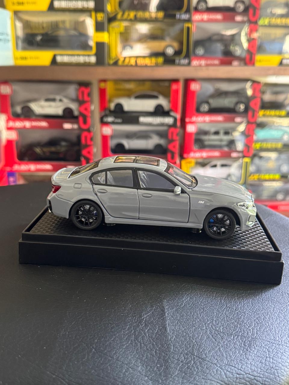 Diecast Model Car 1:32 BMW 320i Alloy Car with Sound and Light Pullback Decorate Ornament Doors Open Metal Car Model Toys