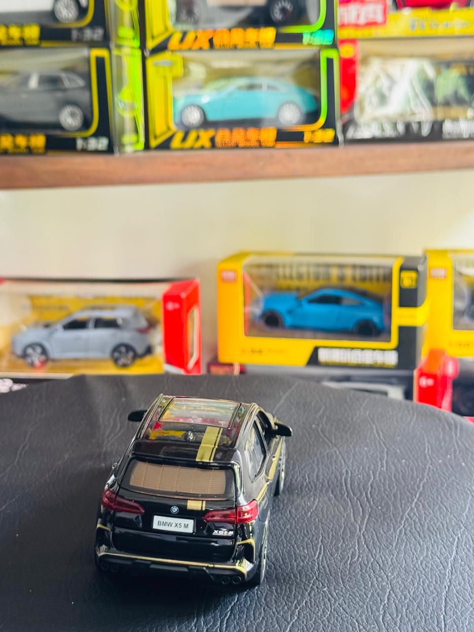 Diecast Model Car 1:32 BMW X5M Sport Car Alloy with Sound and Light Pullback Decorate Ornament Doors Open Metal Car Model Toys