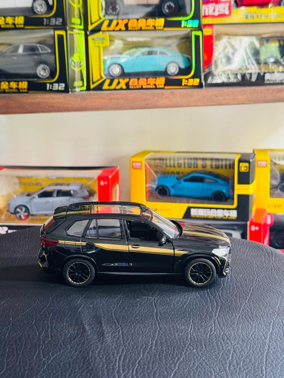 Diecast Model Car 1:32 BMW X5M Sport Car Alloy with Sound and Light Pullback Decorate Ornament Doors Open Metal Car Model Toys