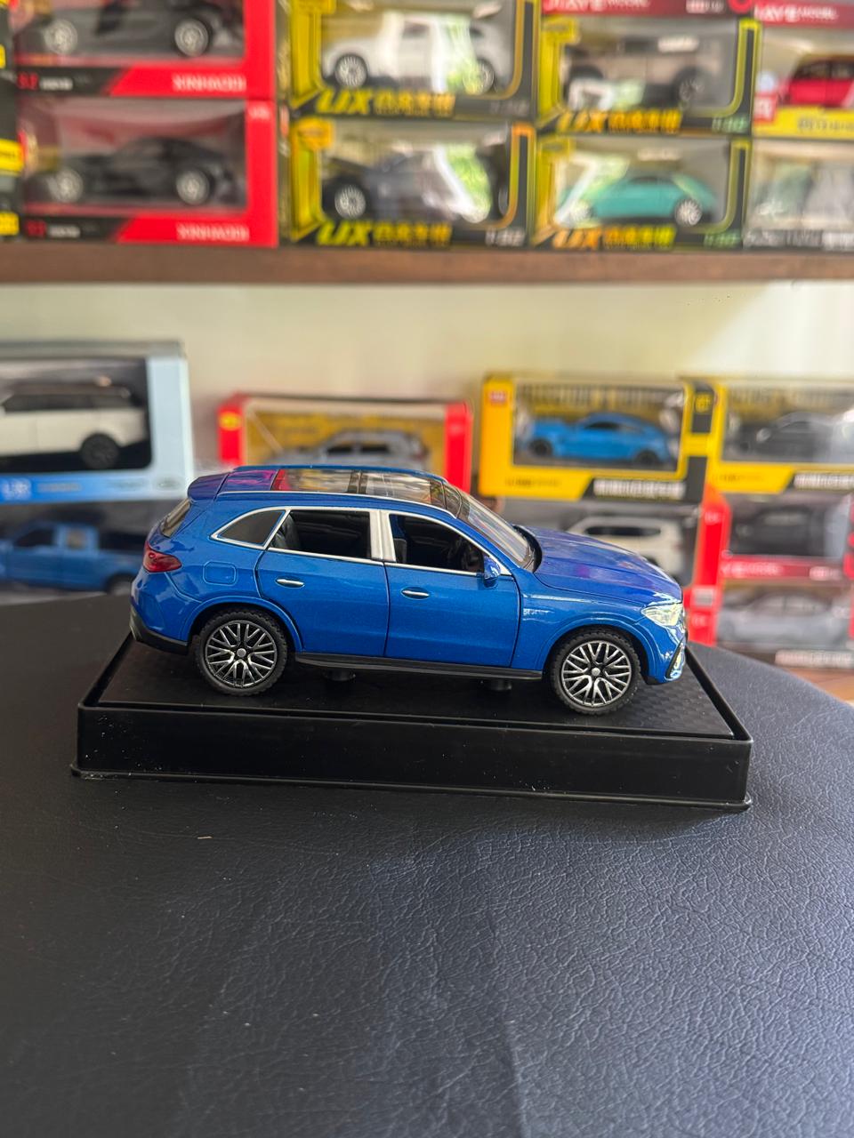Diecast Model Car 1:32 Benz GLC-400e Alloy Car with Sound and Light Pullback Decorate Ornament Doors Open Metal Car Model Toys