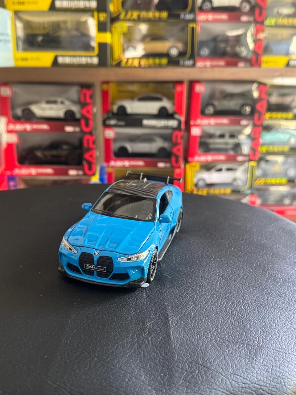 Diecast Model Car 1:32 Bugatti Super Car LVN Ultra Carrera Alloy Car with Sound and Light Pullback Decorate Ornament Doors Open Metal Car Model Toys