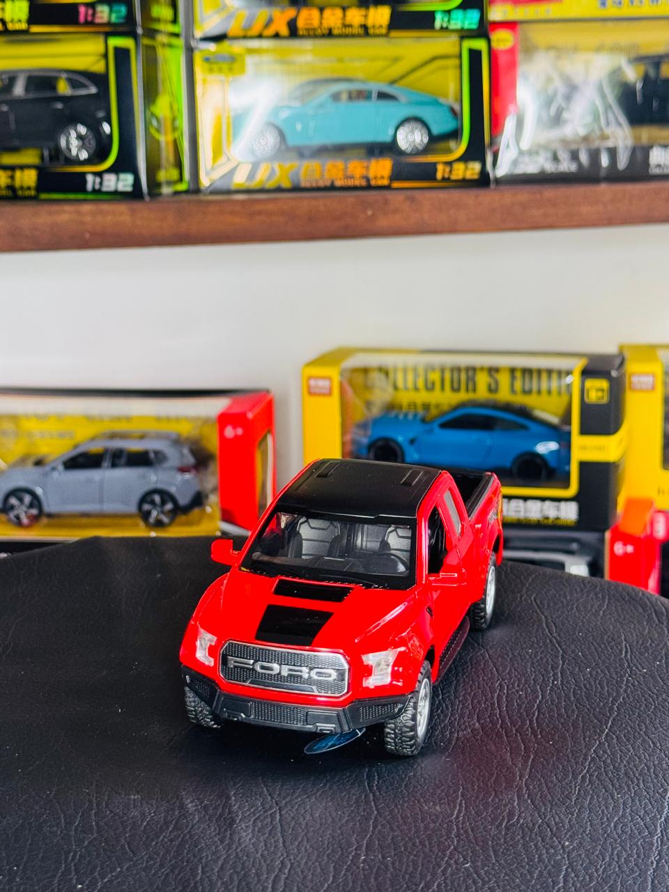 Diecast Model Car 1:32 Ford Raptor F-150 Pickup Alloy Car with Sound and Light Pullback Decorate Ornament Doors Open Metal Car Model Toys