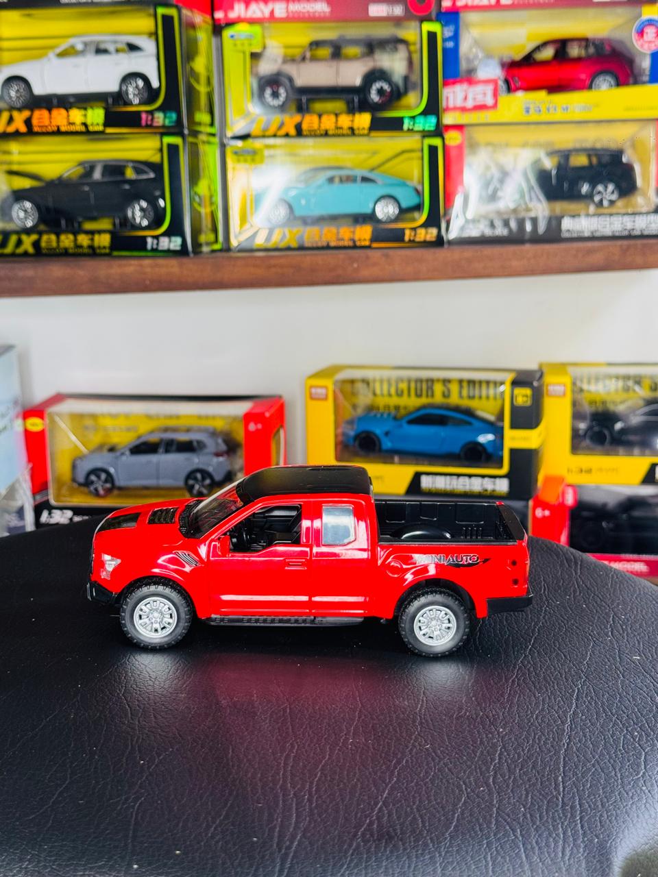 Diecast Model Car 1:32 Ford Raptor F-150 Pickup Alloy Car with Sound and Light Pullback Decorate Ornament Doors Open Metal Car Model Toys