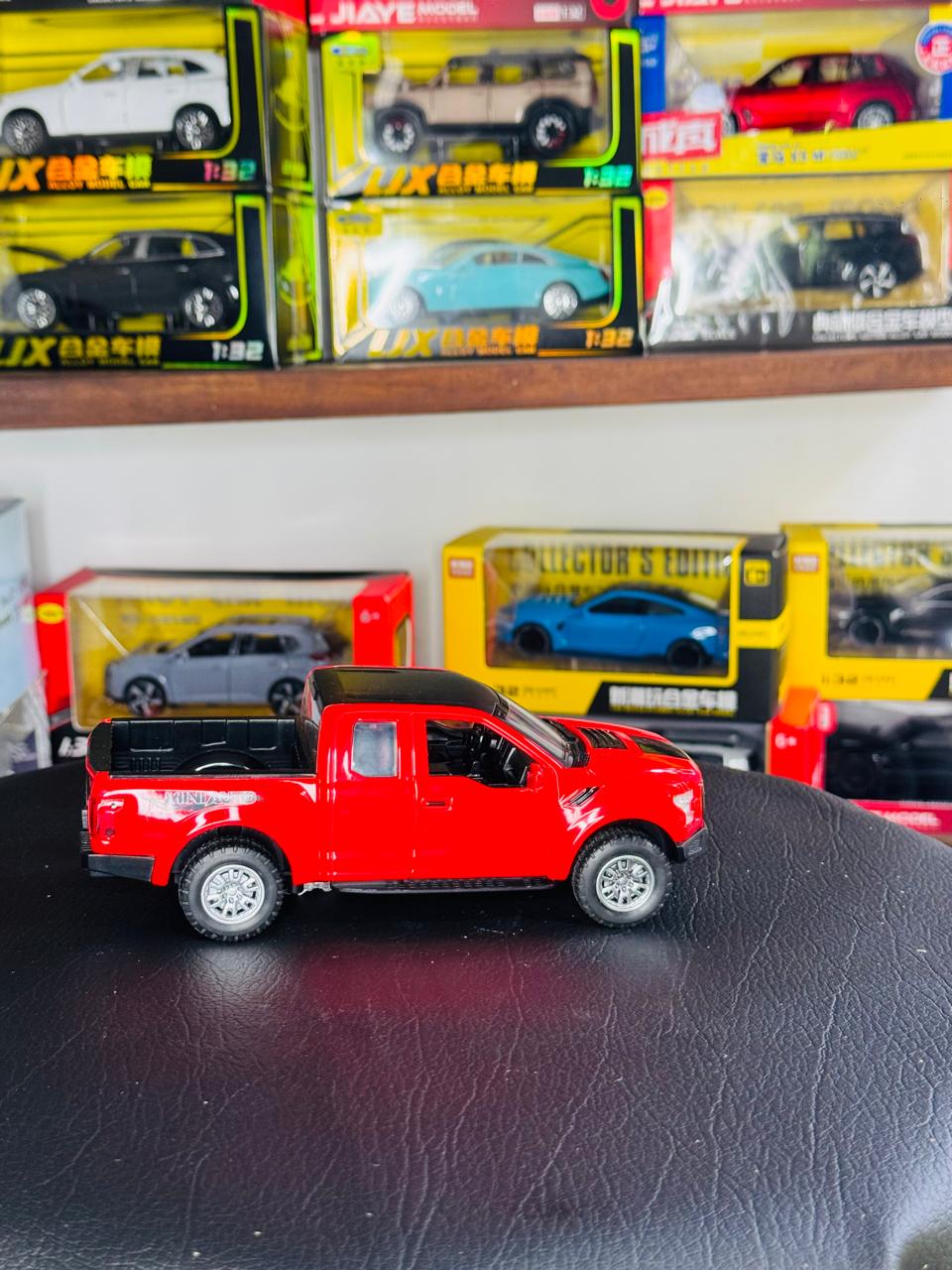 Diecast Model Car 1:32 Ford Raptor F-150 Pickup Alloy Car with Sound and Light Pullback Decorate Ornament Doors Open Metal Car Model Toys