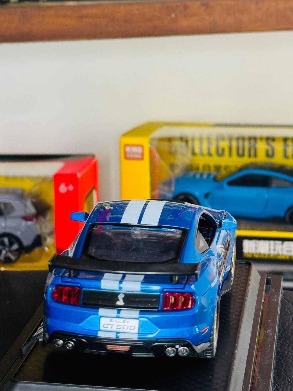 Diecast Model Car 1:32 Ford Mustang Shelby GT500 Alloy Car with Sound and Light Pullback Decorate Ornament Doors Open Metal Car Model Toys