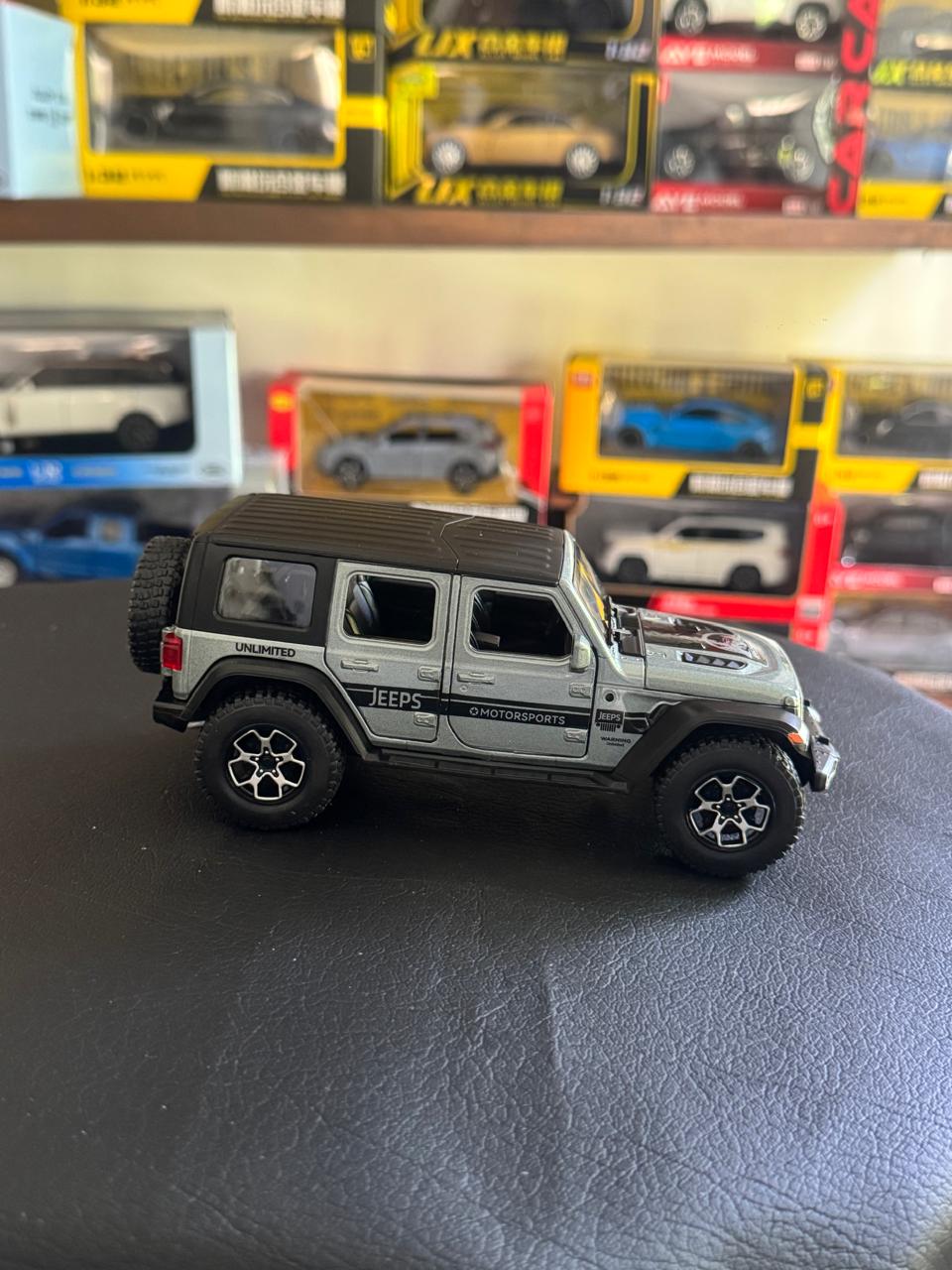 Diecast Model Car 1:32 Jeep Rubicon with Sound and Light Pullback Off-road Decorate Ornament Doors Open Metal Car Model Toys