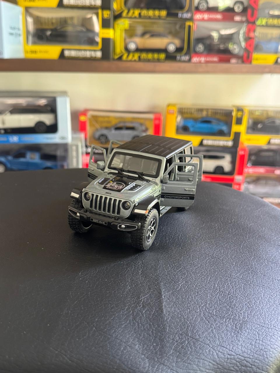 Diecast Model Car 1:32 Jeep Rubicon with Sound and Light Pullback Off-road Decorate Ornament Doors Open Metal Car Model Toys