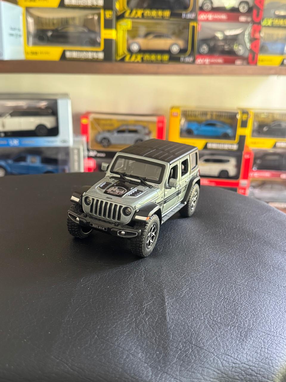 Diecast Model Car 1:32 Jeep Rubicon with Sound and Light Pullback Off-road Decorate Ornament Doors Open Metal Car Model Toys