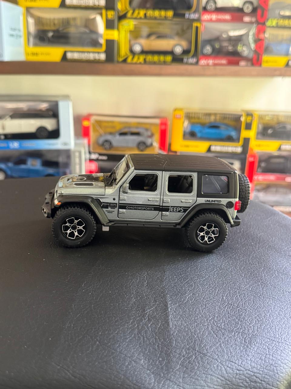 Diecast Model Car 1:32 Jeep Rubicon with Sound and Light Pullback Off-road Decorate Ornament Doors Open Metal Car Model Toys