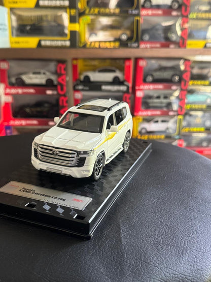 Diecast Model Car 1:32 Toyota Land Cruise LC300 Alloy Car with Sound and Light Pullback Decorate Ornament Doors Open Metal Car Model Toys