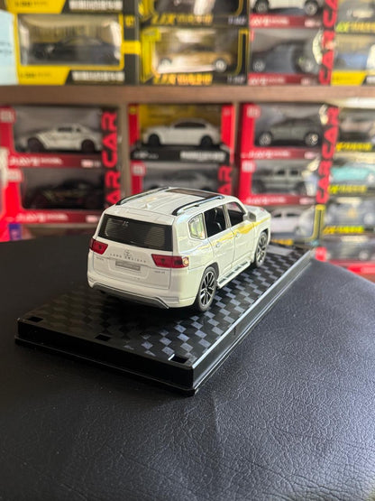 Diecast Model Car 1:32 Toyota Land Cruise LC300 Alloy Car with Sound and Light Pullback Decorate Ornament Doors Open Metal Car Model Toys