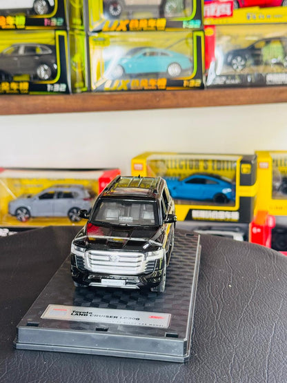 Diecast Model Car 1:32 Toyota Land Cruise LC300 Alloy Car with Sound and Light Pullback Decorate Ornament Doors Open Metal Car Model Toys
