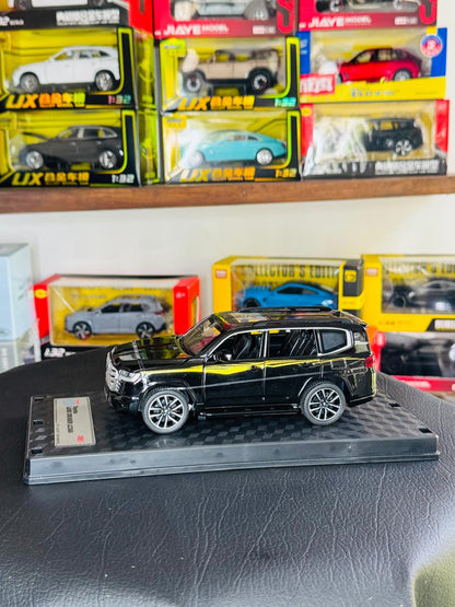 Diecast Model Car 1:32 Toyota Land Cruise LC300 Alloy Car with Sound and Light Pullback Decorate Ornament Doors Open Metal Car Model Toys