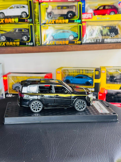 Diecast Model Car 1:32 Toyota Land Cruise LC300 Alloy Car with Sound and Light Pullback Decorate Ornament Doors Open Metal Car Model Toys