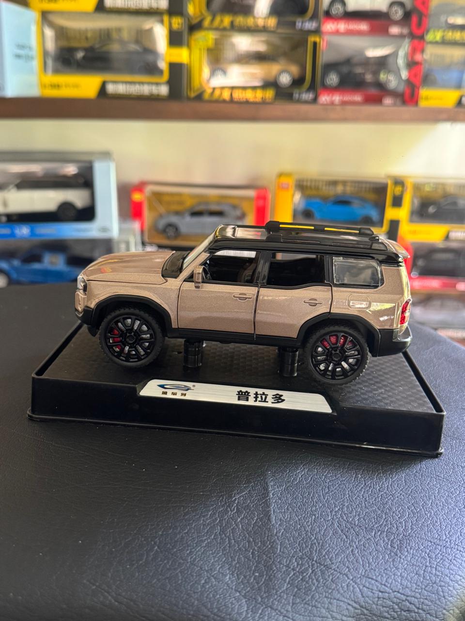 Diecast Model Car 1:32 TOYOTA Prado Alloy Car with Sound and Light Pullback Decorate Ornament Doors Open Metal Car Model Toys