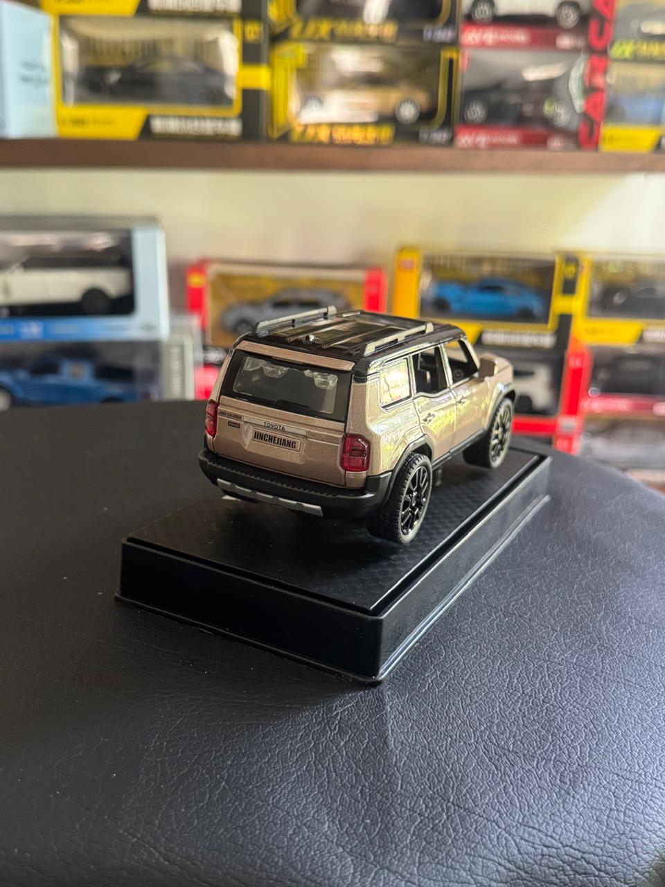 Diecast Model Car 1:32 TOYOTA Prado Alloy Car with Sound and Light Pullback Decorate Ornament Doors Open Metal Car Model Toys