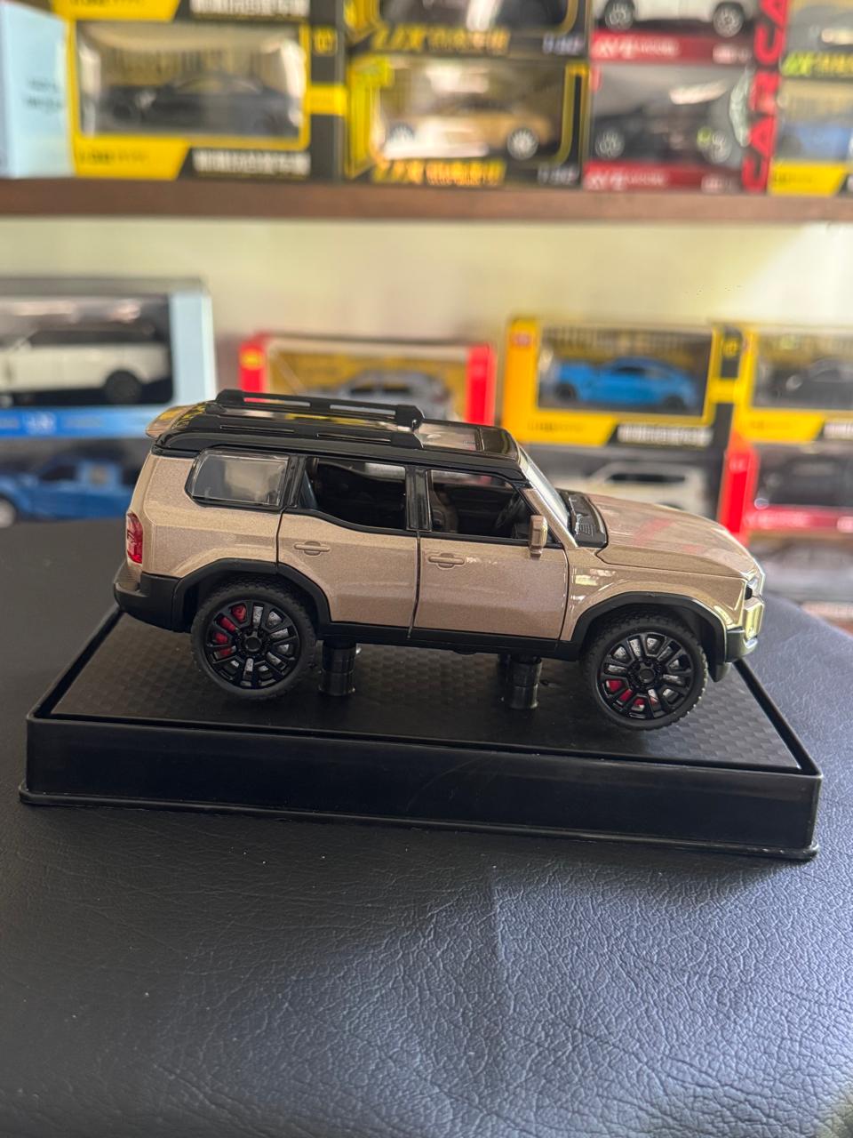 Diecast Model Car 1:32 TOYOTA Prado Alloy Car with Sound and Light Pullback Decorate Ornament Doors Open Metal Car Model Toys