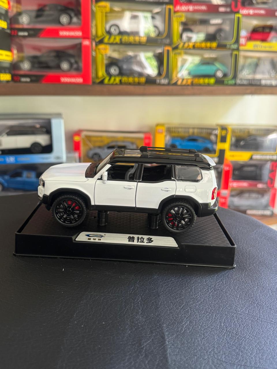 Diecast Model Car 1:32 TOYOTA Prado Alloy Car with Sound and Light Pullback Decorate Ornament Doors Open Metal Car Model Toys