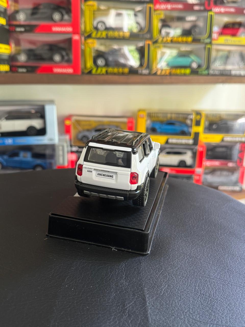 Diecast Model Car 1:32 TOYOTA Prado Alloy Car with Sound and Light Pullback Decorate Ornament Doors Open Metal Car Model Toys