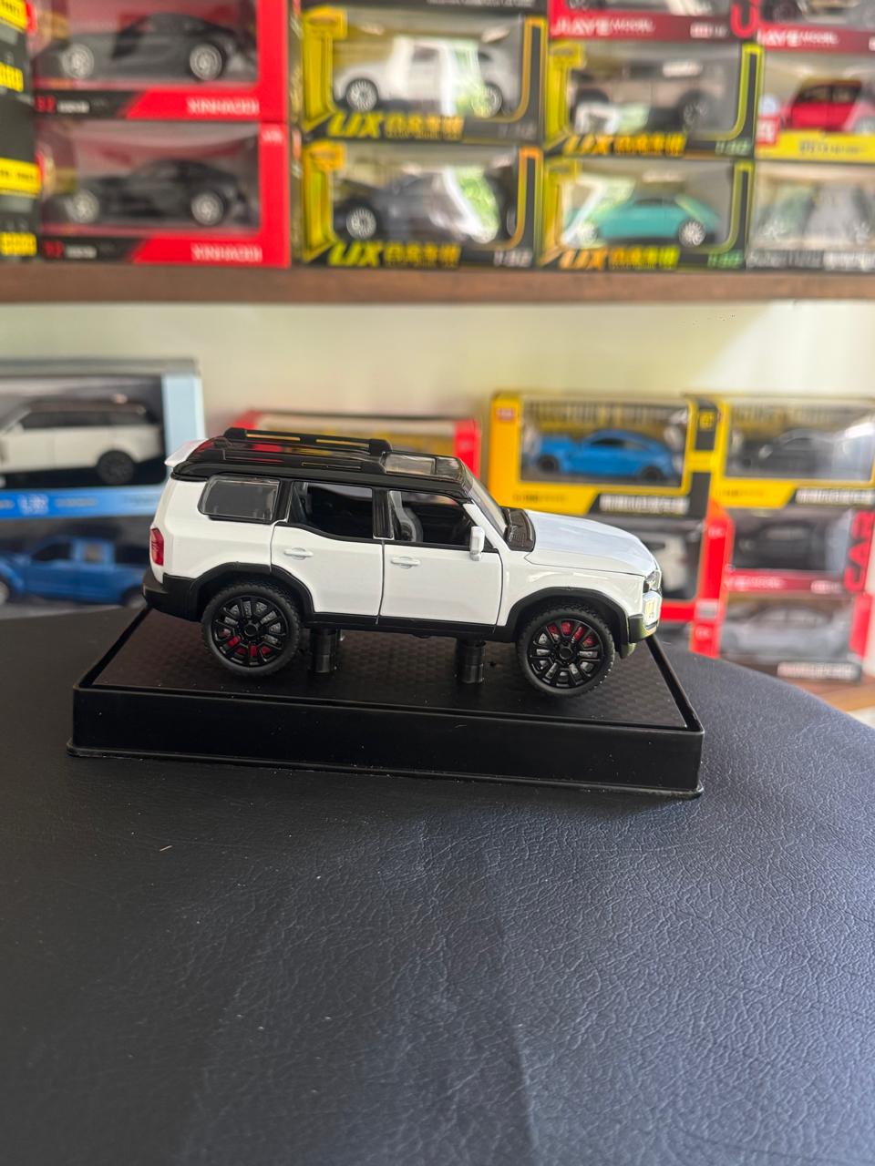 Diecast Model Car 1:32 TOYOTA Prado Alloy Car with Sound and Light Pullback Decorate Ornament Doors Open Metal Car Model Toys