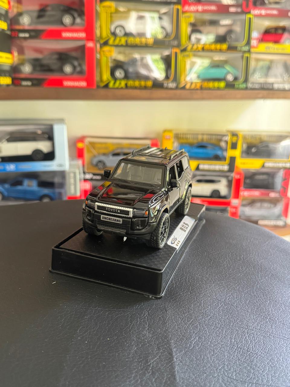 Diecast Model Car 1:32 TOYOTA Prado Alloy Car with Sound and Light Pullback Decorate Ornament Doors Open Metal Car Model Toys
