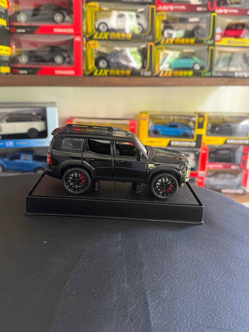 Diecast Model Car 1:32 TOYOTA Prado Alloy Car with Sound and Light Pullback Decorate Ornament Doors Open Metal Car Model Toys