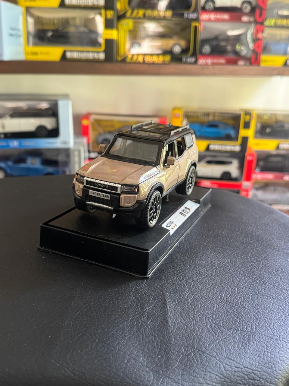 Diecast Model Car 1:32 TOYOTA Prado Alloy Car with Sound and Light Pullback Decorate Ornament Doors Open Metal Car Model Toys