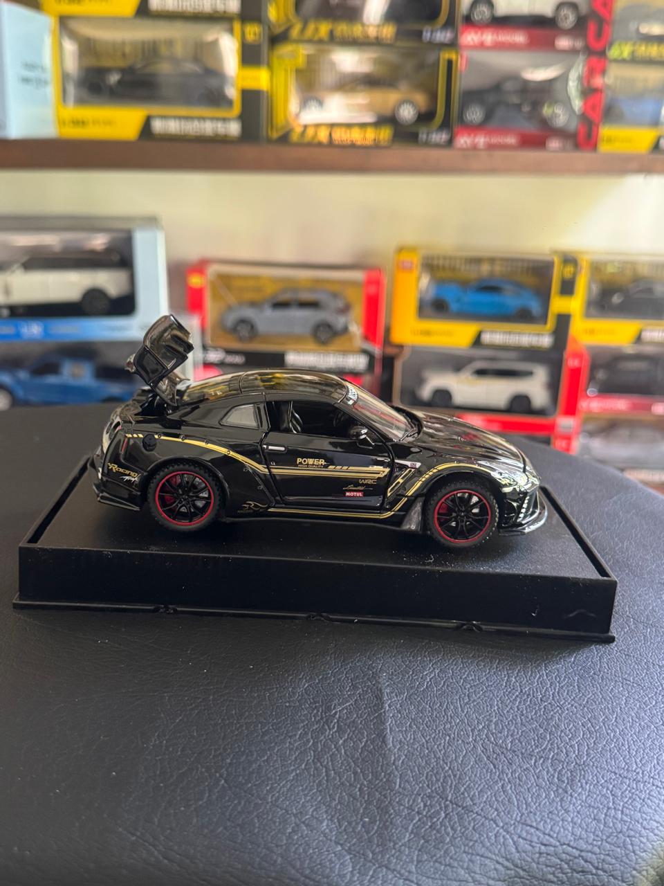 Diecast Model Car 1:32 NISSAN GTR Alloy Car with Sound and Light Pullback Decorate Ornament Doors Open Metal Car Model Toys