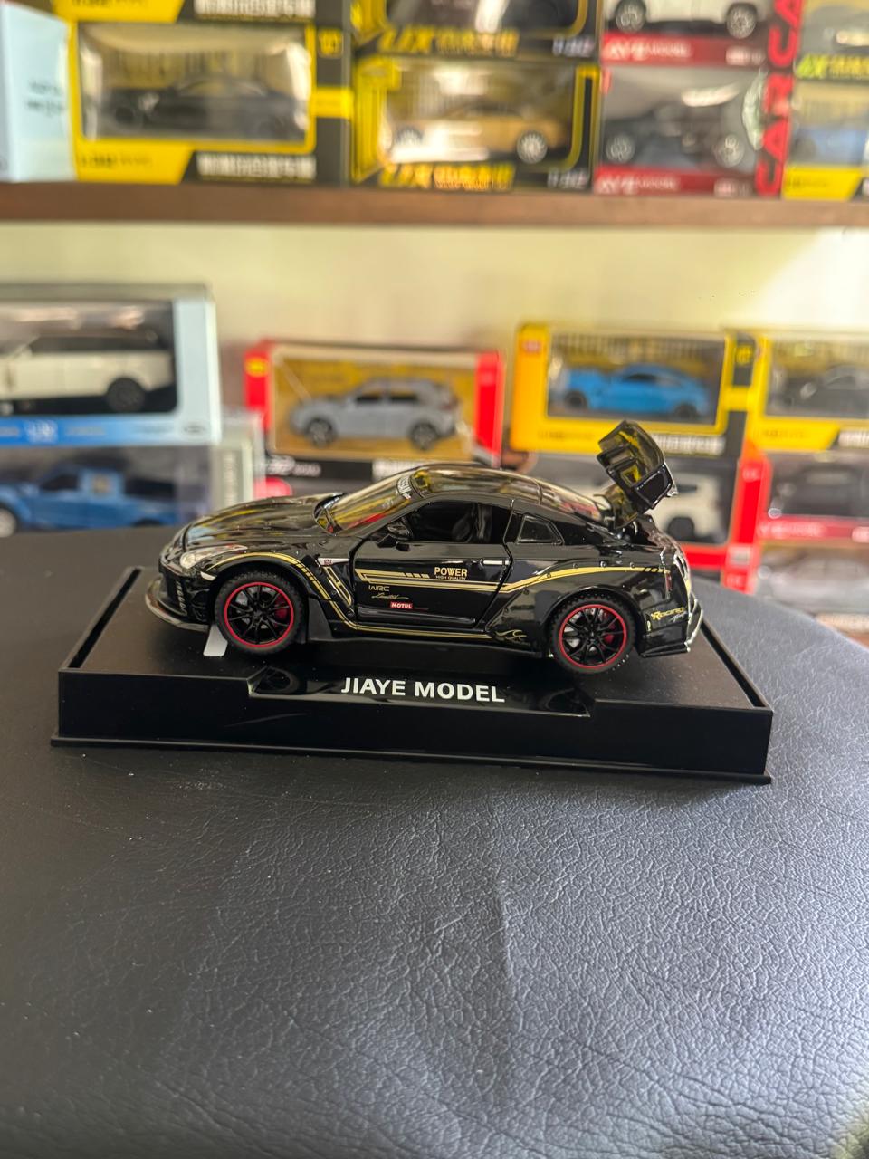 Diecast Model Car 1:32 NISSAN GTR Alloy Car with Sound and Light Pullback Decorate Ornament Doors Open Metal Car Model Toys