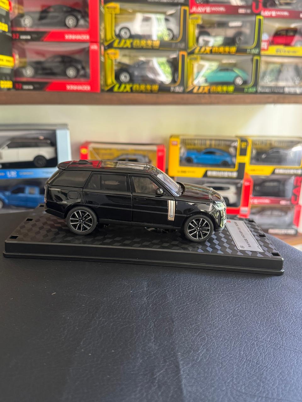 Diecast Model Car 1:32 Range Rover SV Alloy Car with Sound and Light Pullback Decorate Ornament Doors Open Metal Car Model Toys
