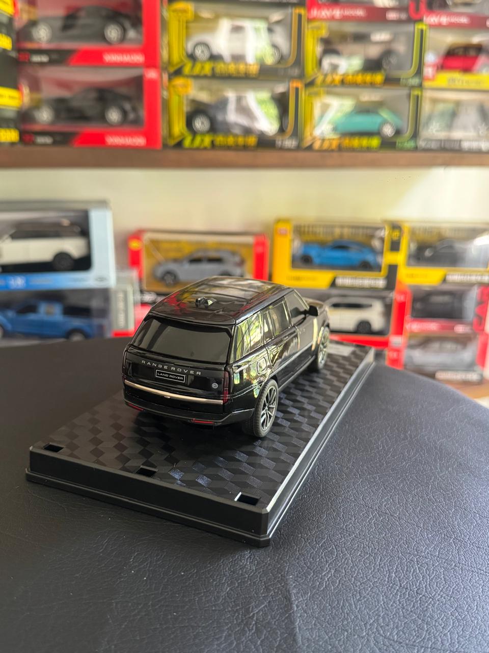 Diecast Model Car 1:32 Range Rover SV Alloy Car with Sound and Light Pullback Decorate Ornament Doors Open Metal Car Model Toys