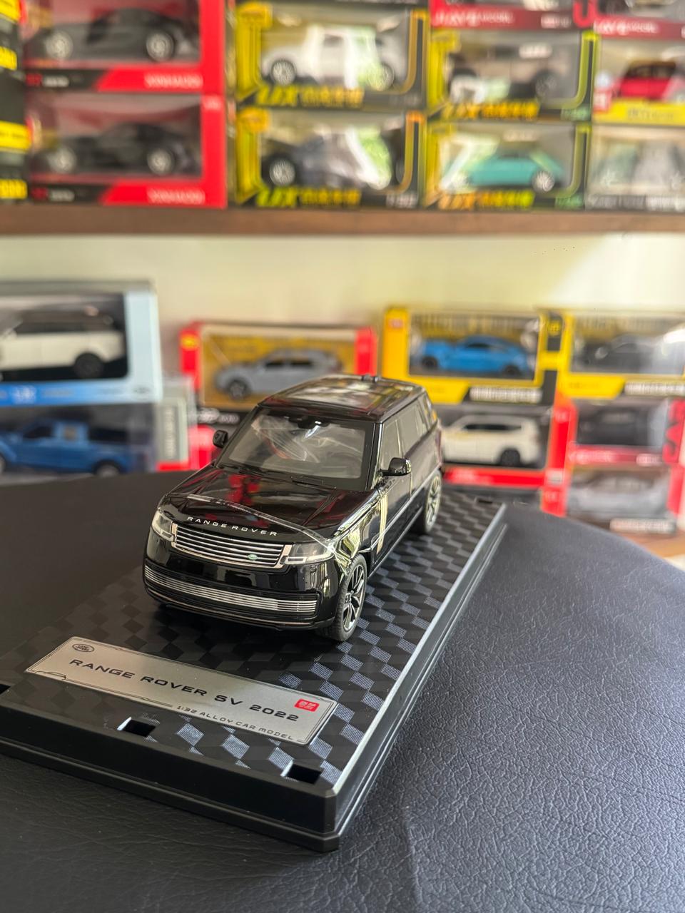 Diecast Model Car 1:32 Range Rover SV Alloy Car with Sound and Light Pullback Decorate Ornament Doors Open Metal Car Model Toys