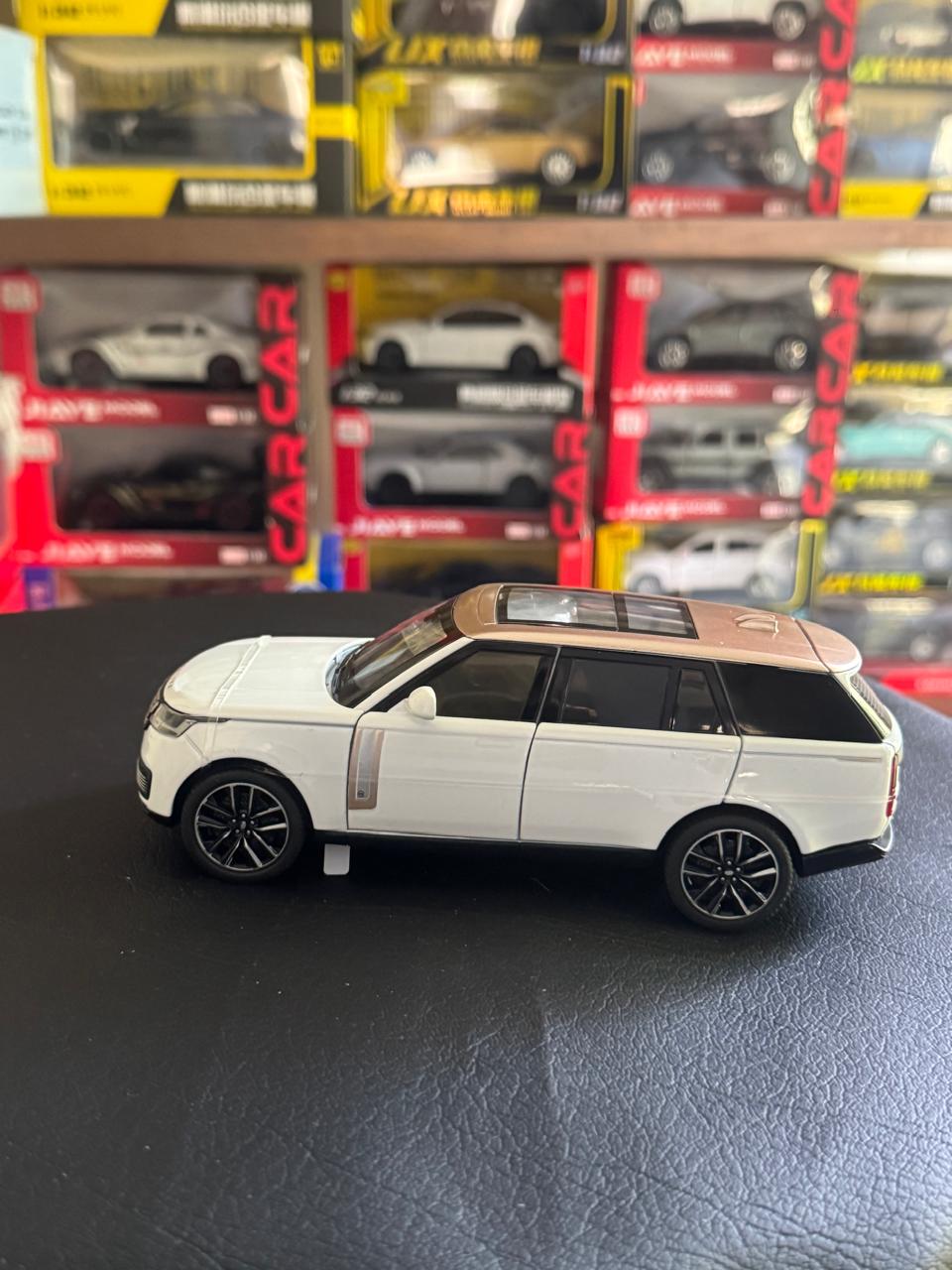 Diecast Model Car 1:32 Range Rover SV Alloy Car with Sound and Light Pullback Decorate Ornament Doors Open Metal Car Model Toys