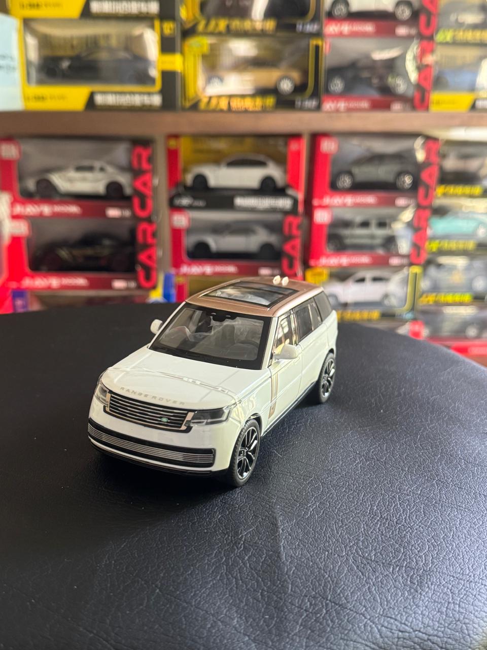 Diecast Model Car 1:32 Range Rover SV Alloy Car with Sound and Light Pullback Decorate Ornament Doors Open Metal Car Model Toys