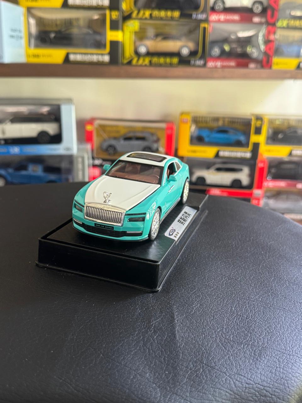 Diecast Model Car 1:32 Rolls Royce Specter with Sound and Light Pullback Decorate Ornament Doors Open Metal Car Model Toys