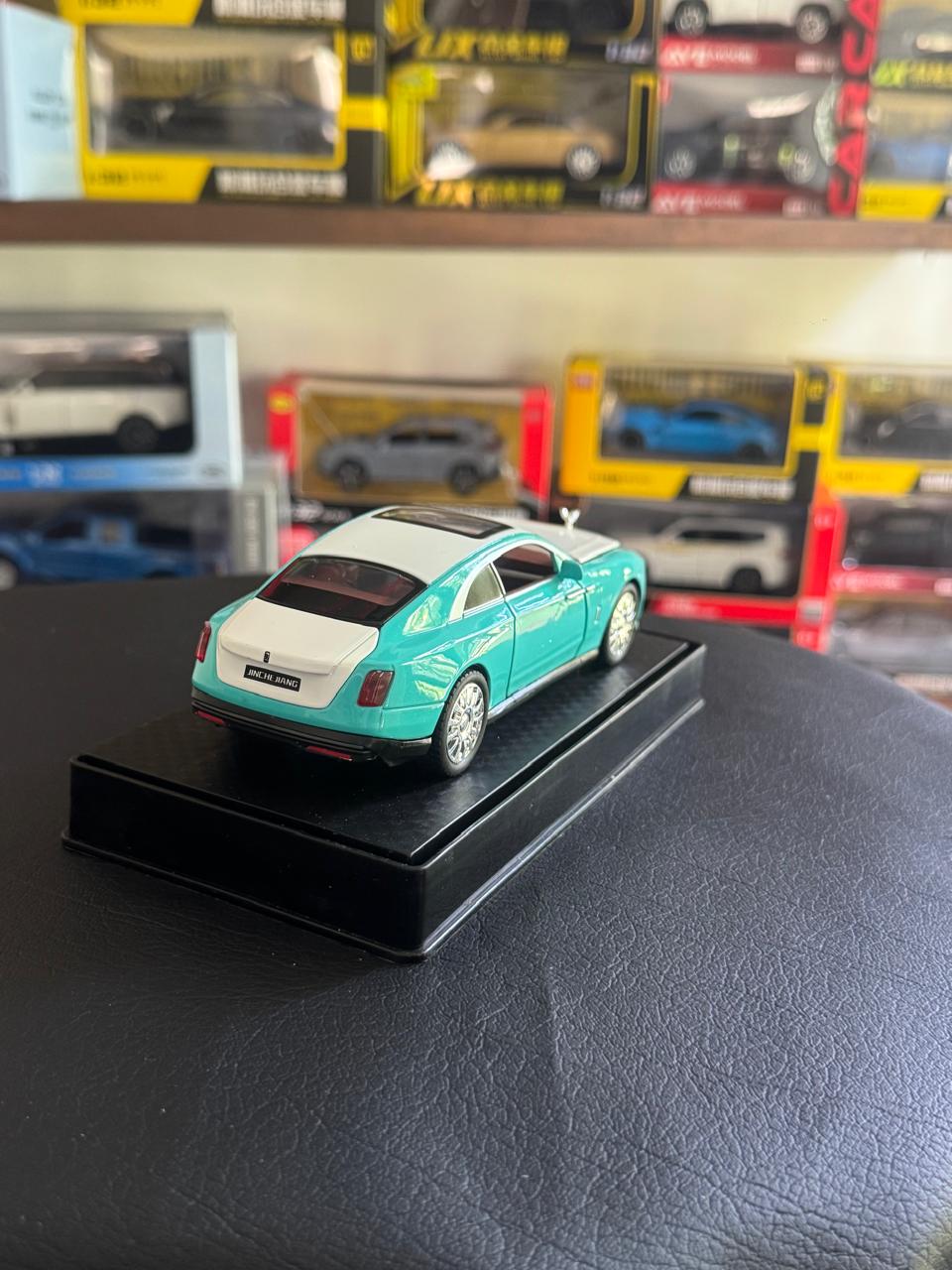 Diecast Model Car 1:32 Rolls Royce Specter with Sound and Light Pullback Decorate Ornament Doors Open Metal Car Model Toys
